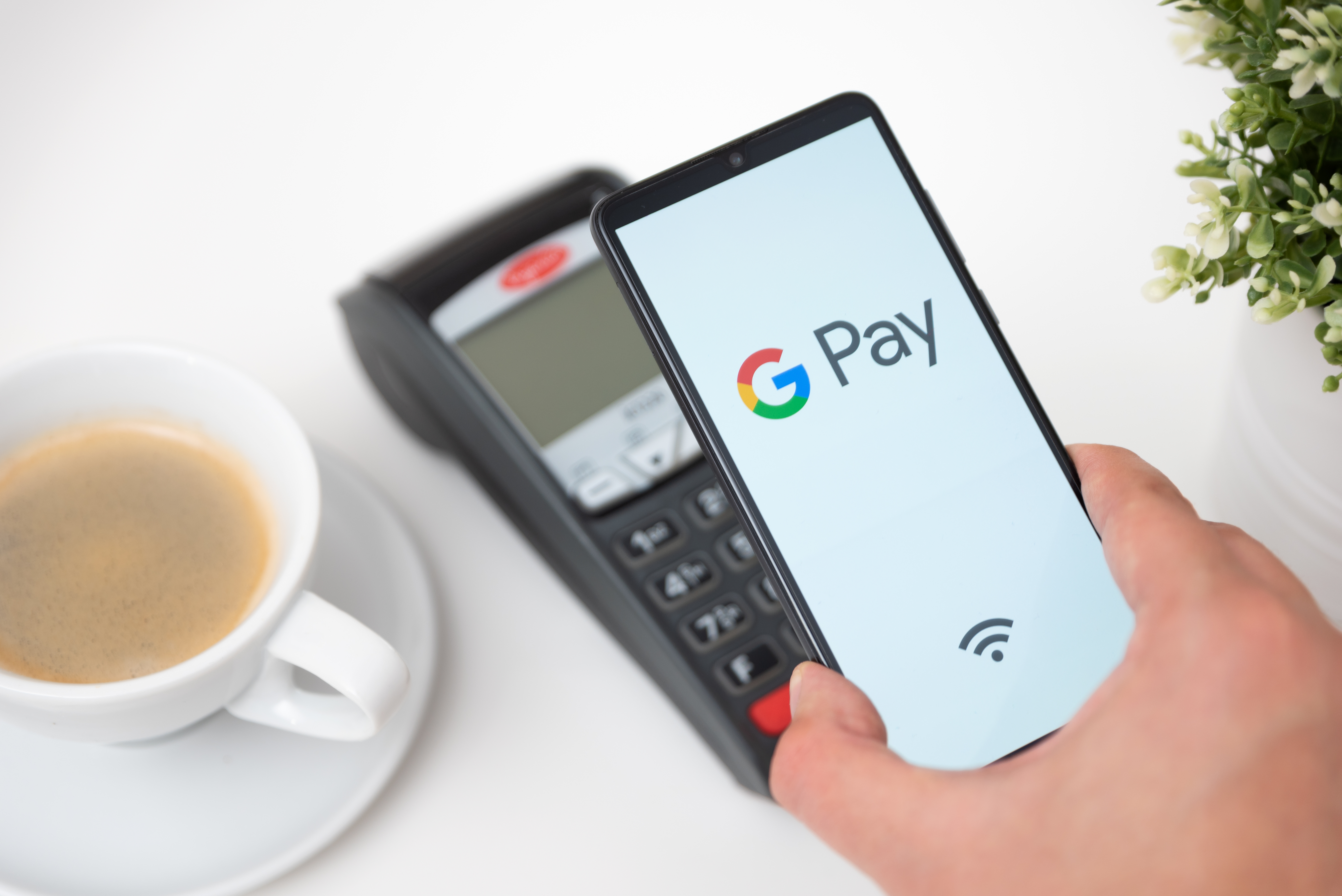 Smartphone Google Pay betaalautomaat